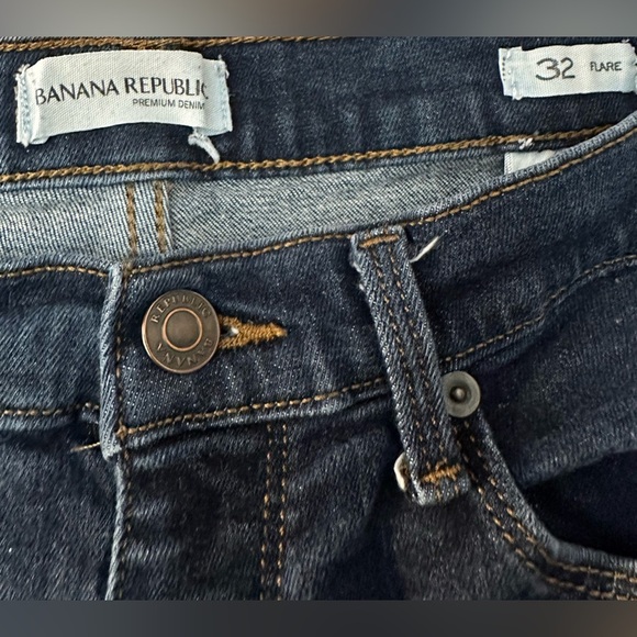 Banana Republic Jeans Shorts Cut-Offs Dark Wash Stretch Denim Size 32 - Picture 3 of 5